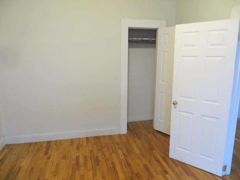 1226 Lincoln Place - Photo 4