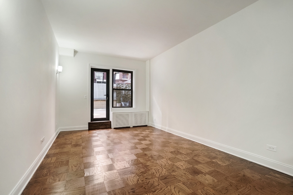 235 West 22nd Street - Photo 2