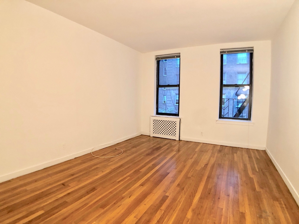 302 East 38th Street - Photo 1