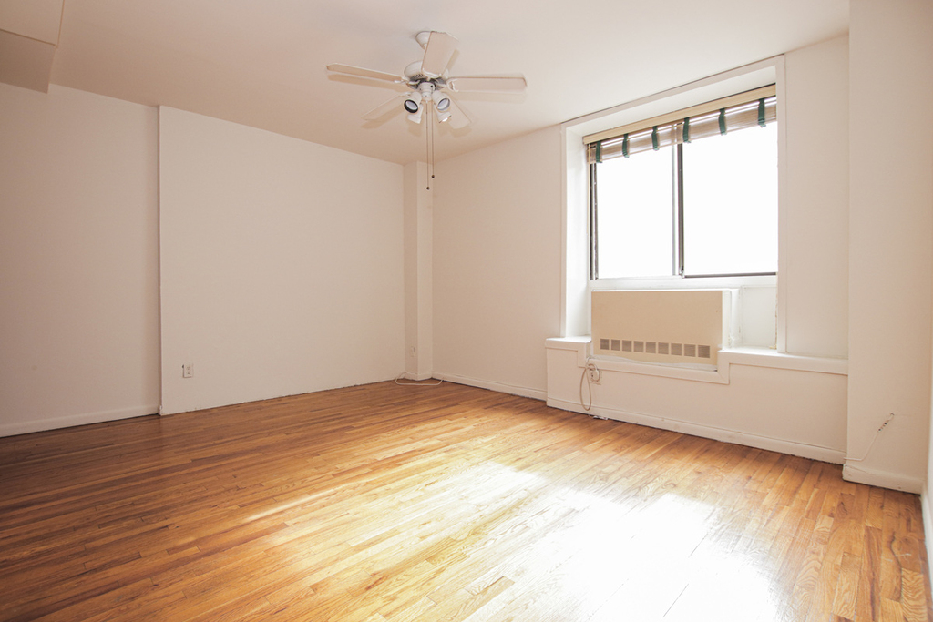 221 East 33rd Street - Photo 1