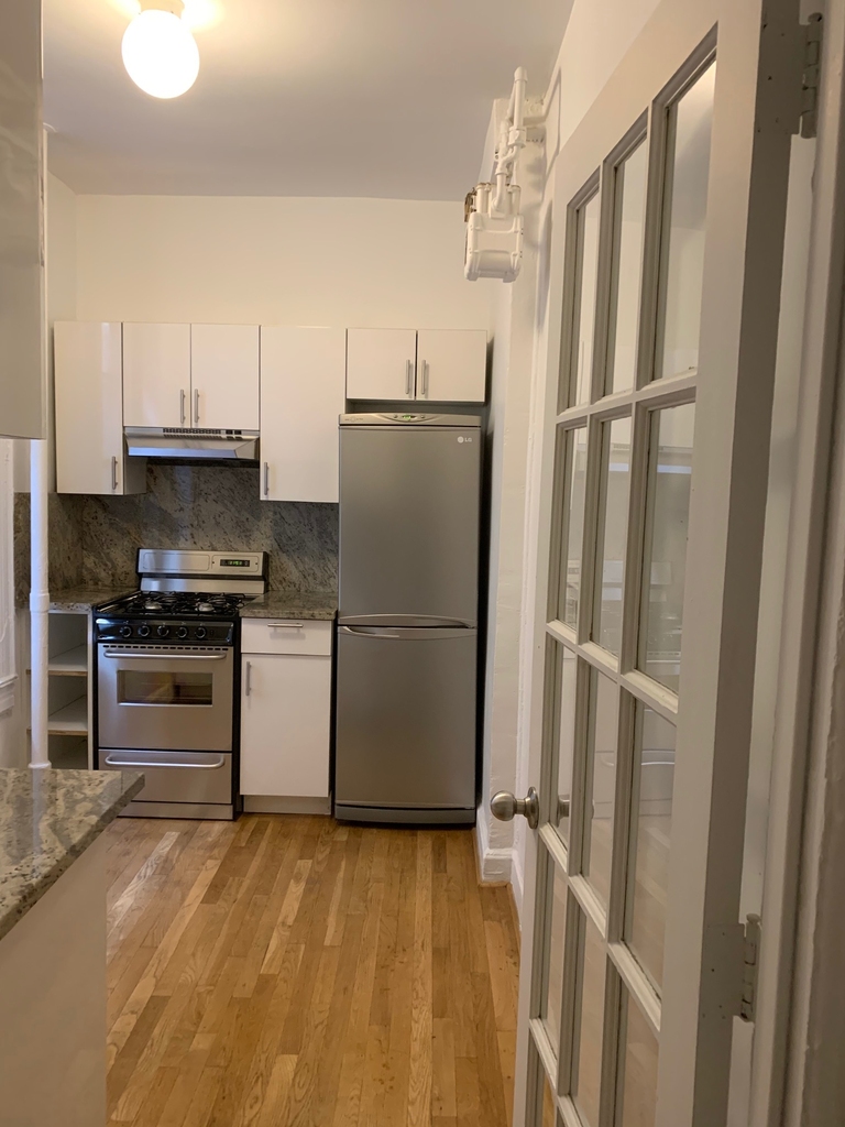 240 West 15th Street - Photo 9