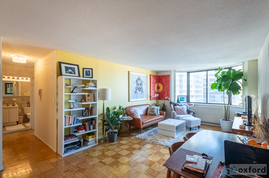 429 East 52nd Street - Photo 1