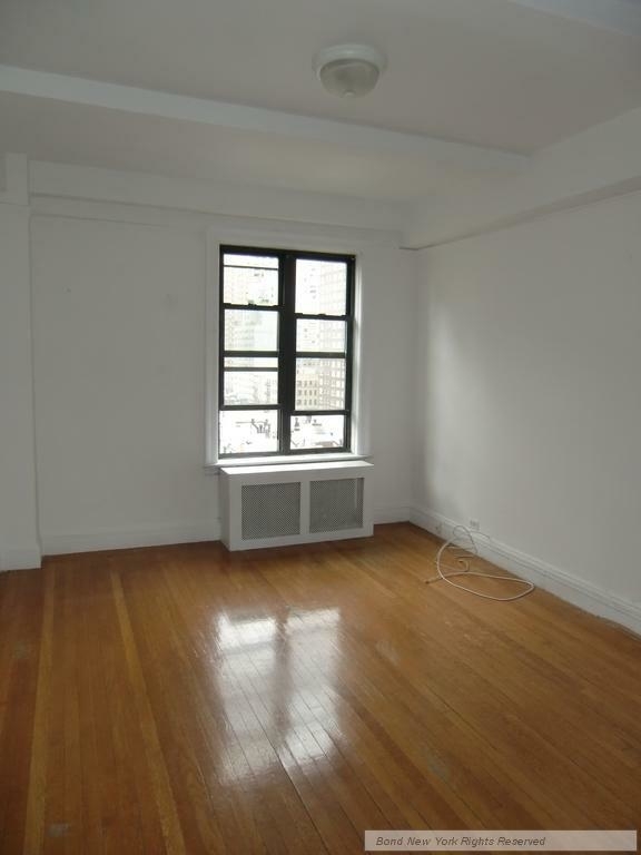 201 EAST 35TH S - Photo 1