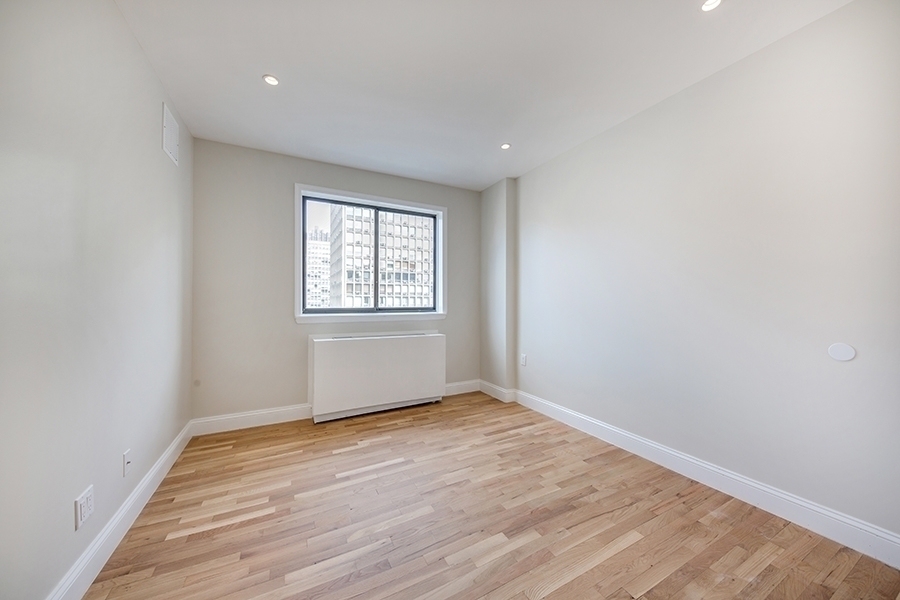 312 East 30th Street - Photo 6