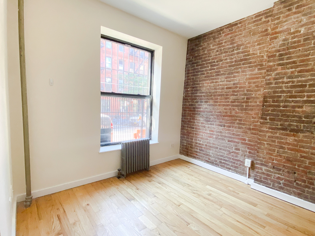 435 West 54th Street - Photo 1