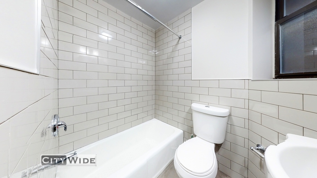 1867 2nd Avenue - Photo 2