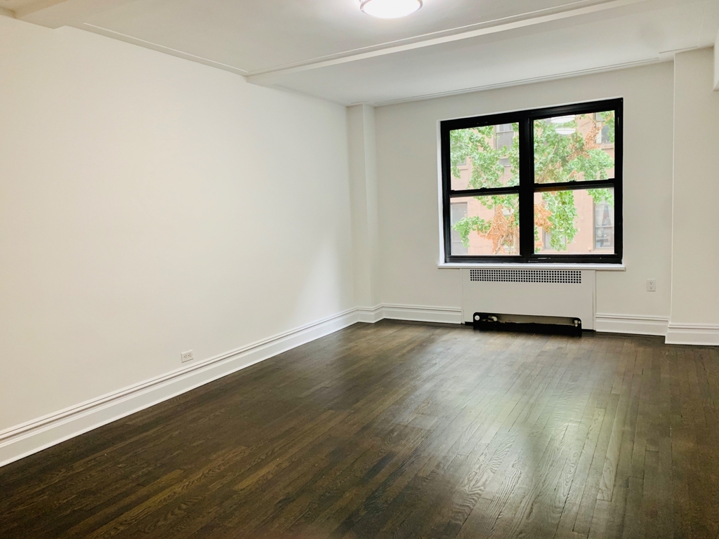 137 East 38th Street - Photo 3