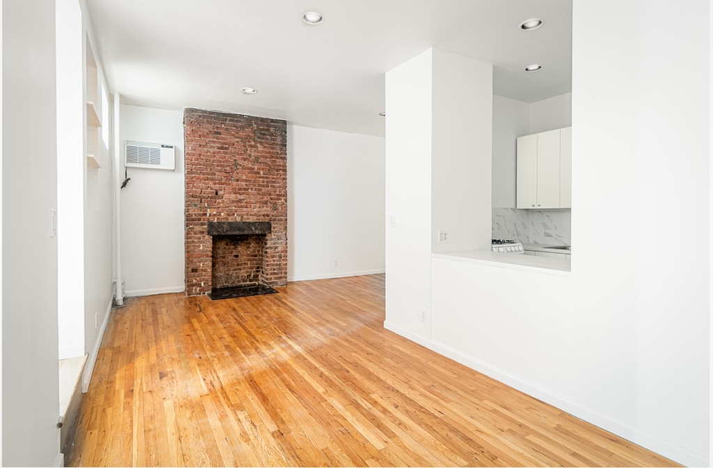 222 West 16th Street - Photo 0