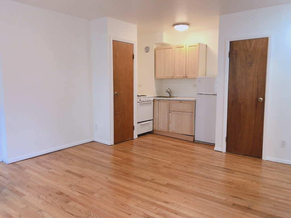 222 West 16th Street - Photo 0