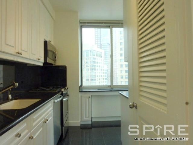 East 56th Street - Photo 4