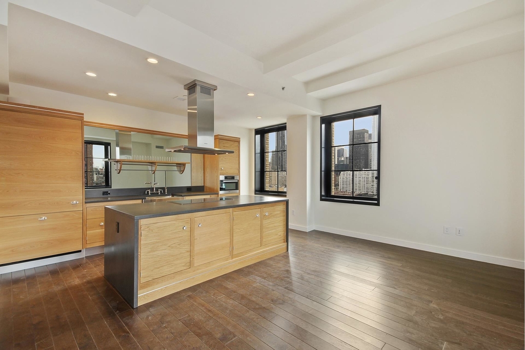 425 West 50th St - Photo 0