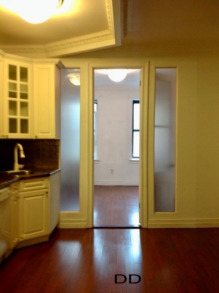 607 East 11th Street - Photo 3