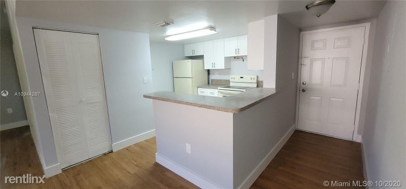 9947 Nob Hill Ct 9947 - Photo 3