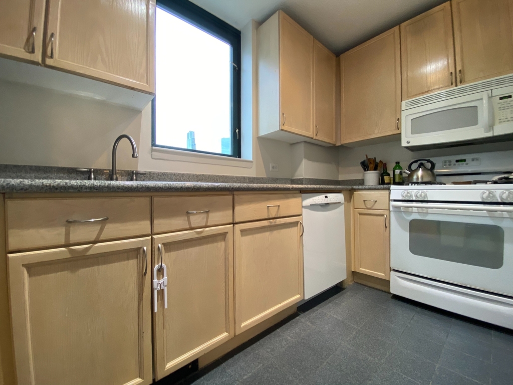 55 West End Avenue - Photo 5