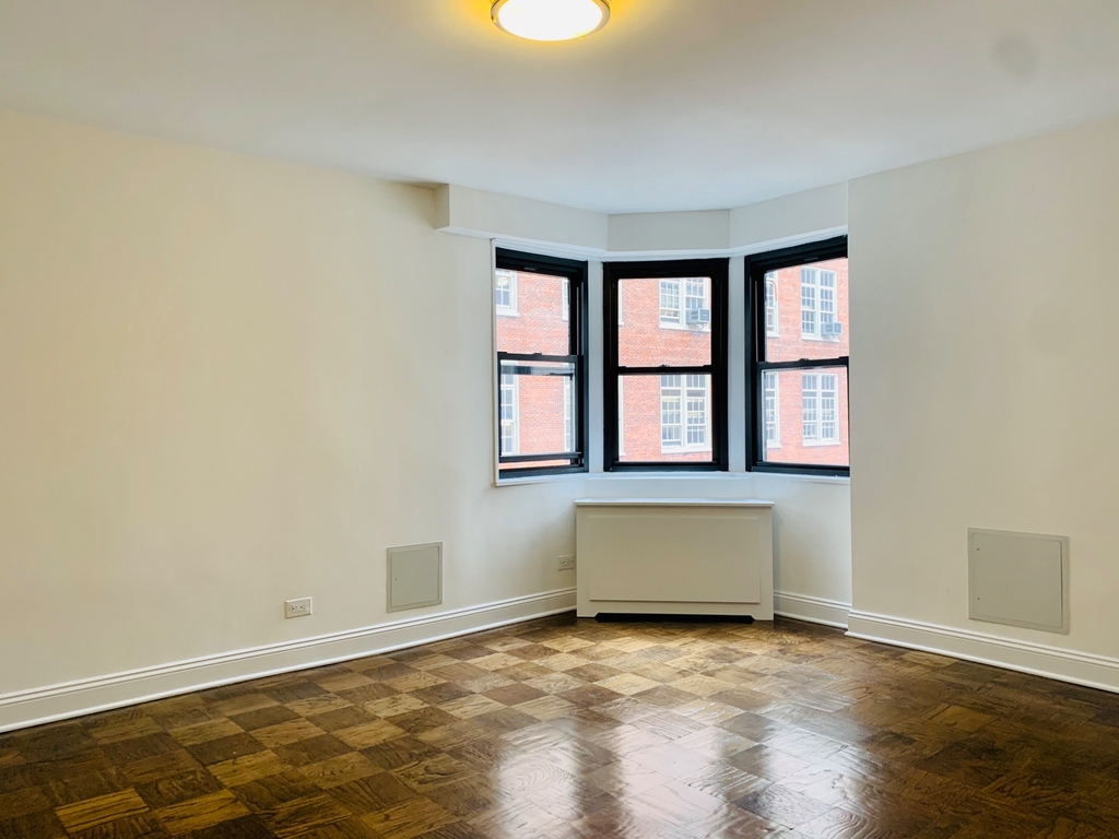 145 East 16th Street - Photo 6