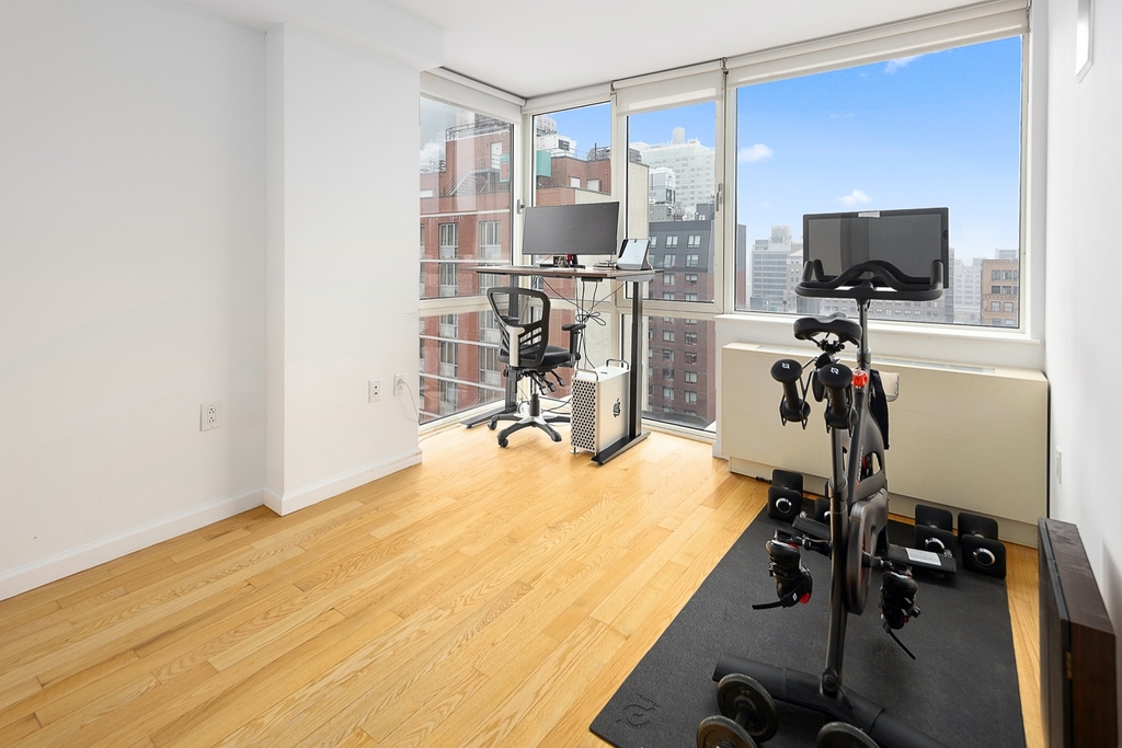 350 West 37th Street - Photo 5