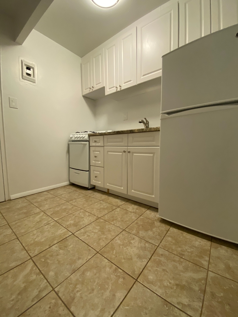 270 West 25th Street - Photo 5