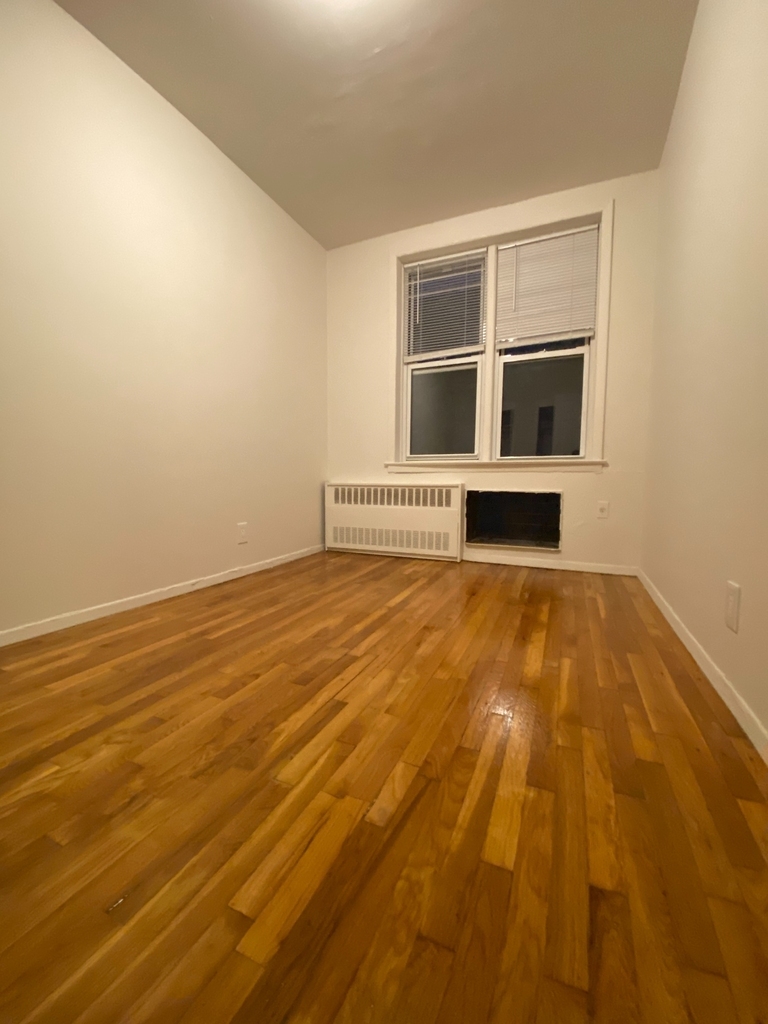 270 West 25th Street - Photo 2