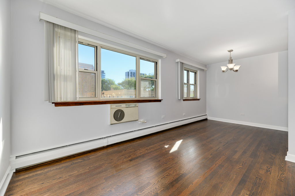 420 West Aldine Avenue - Photo 8