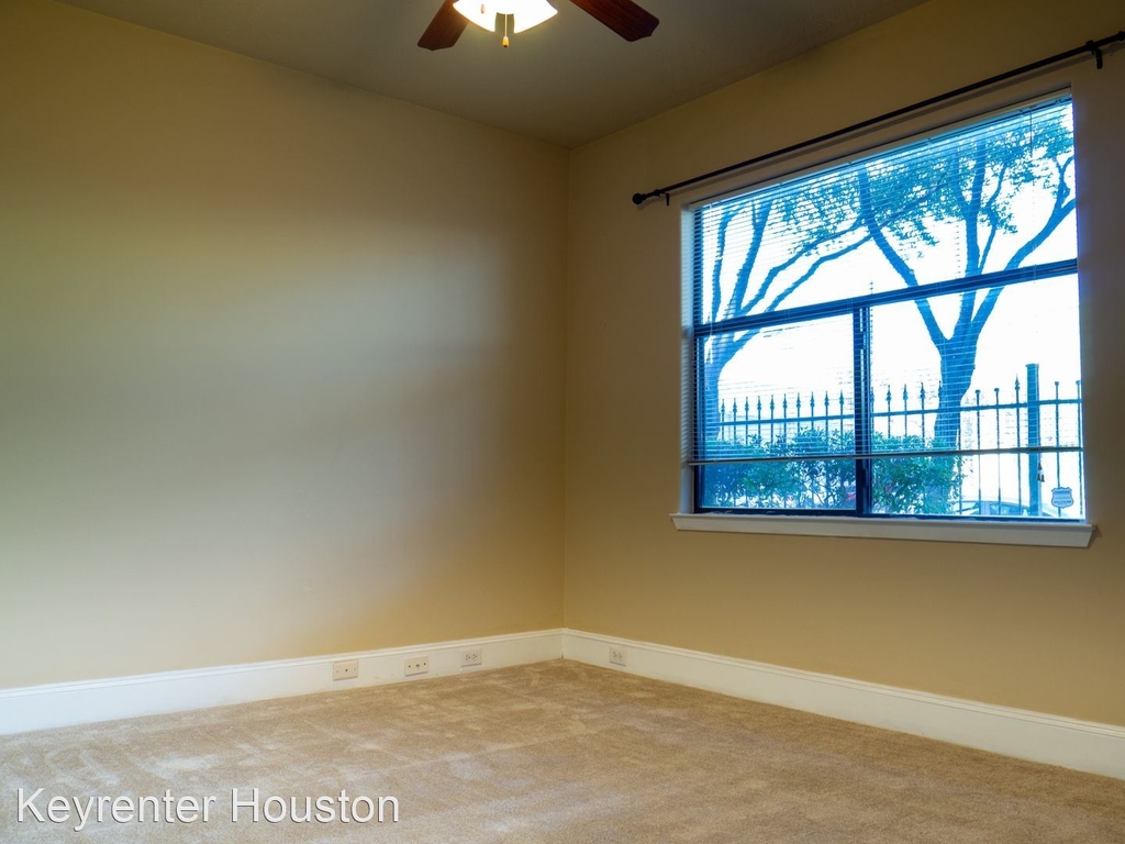 2704 Dallas Street - Photo 3