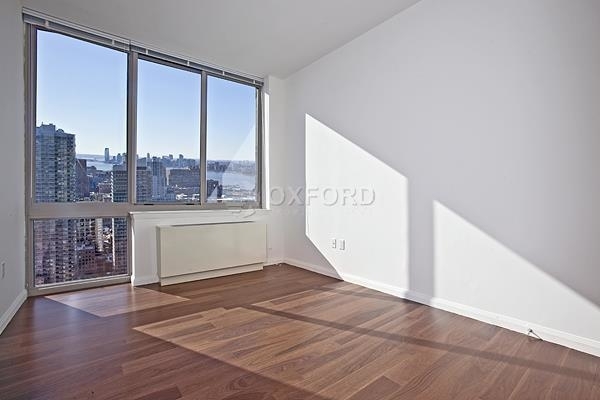 10th Avenue - Photo 2