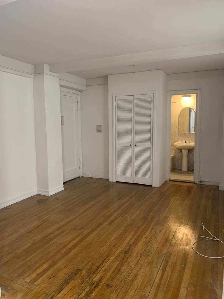 330 East 43rd Street - Photo 0