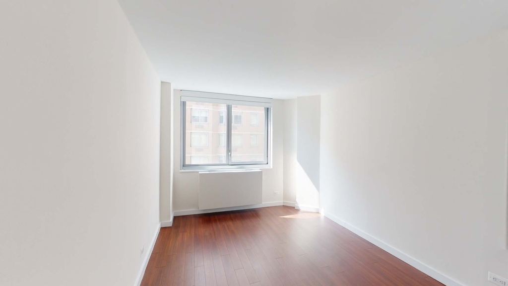 401 East 34th Street - Photo 4