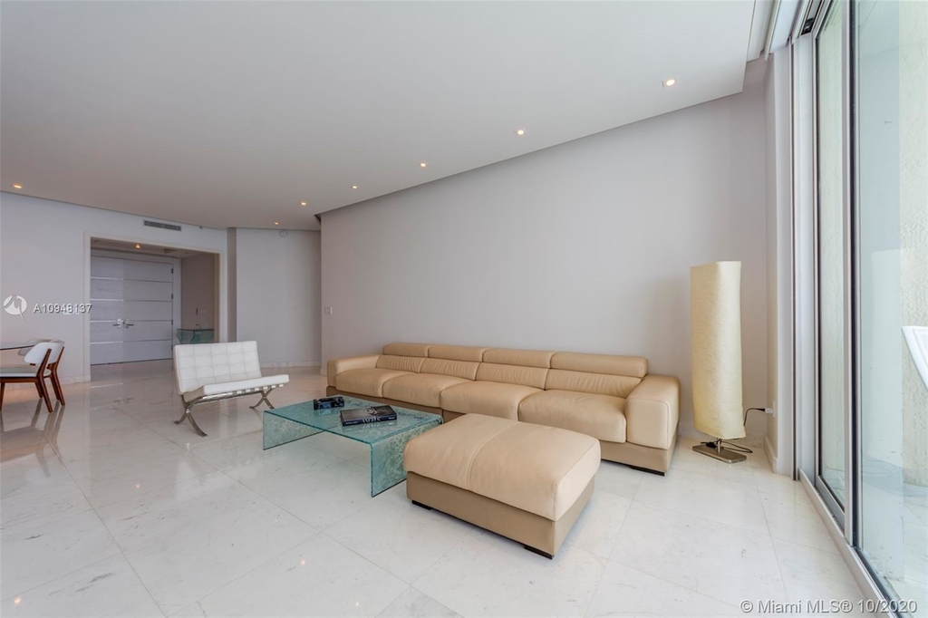 16051 Collins Ave - Photo 4