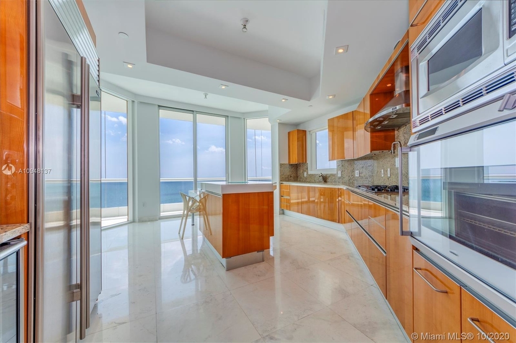 16051 Collins Ave - Photo 12