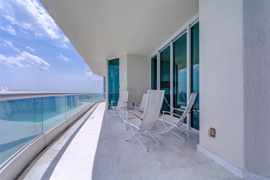 16051 Collins Ave - Photo 19