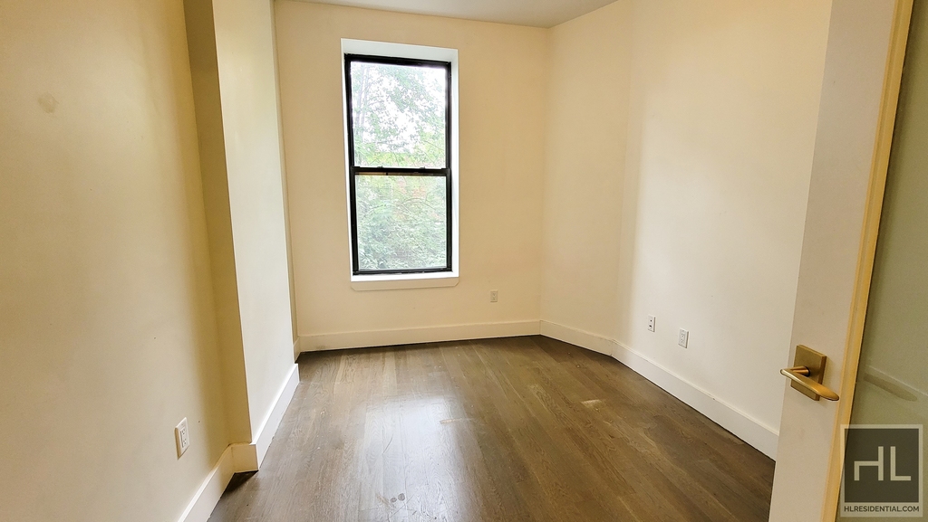 162 Stuyvesant Avenue - Photo 2