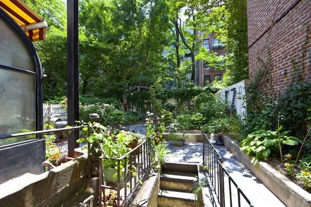 154 East 7th Street - Photo 5