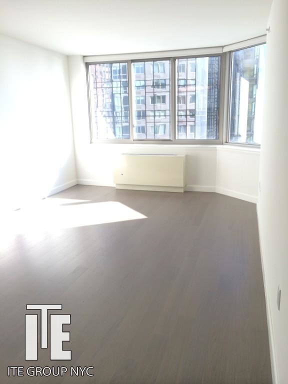 10th Avenue - Photo 1