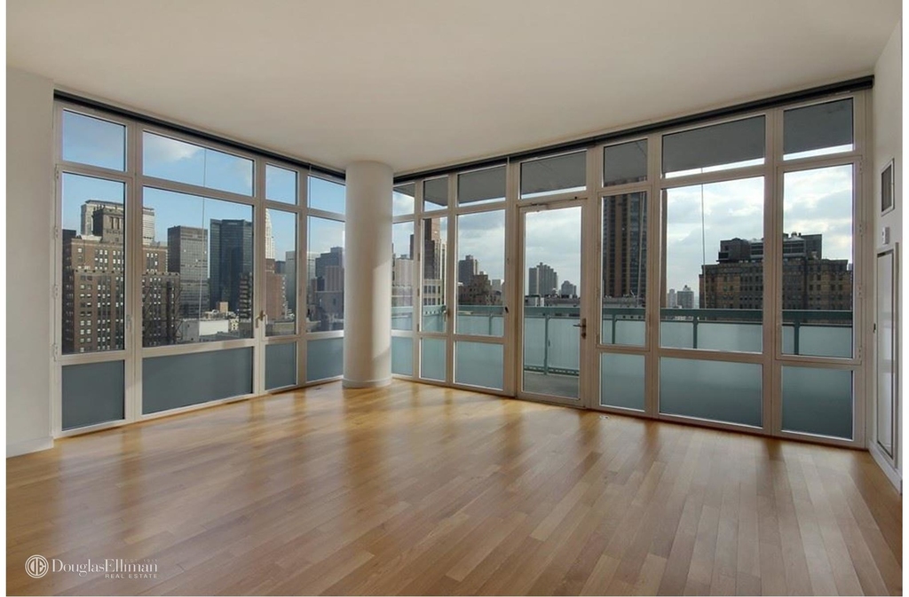 325 Fifth Avenue - Photo 0