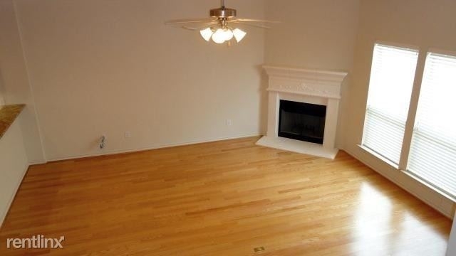 2415 Stutz Dr Apt B - Photo 12