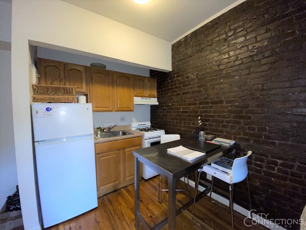 422 W 22nd St - Photo 6