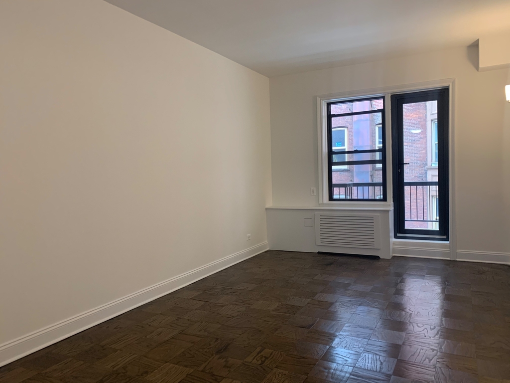 235 West 22nd Street - Photo 2