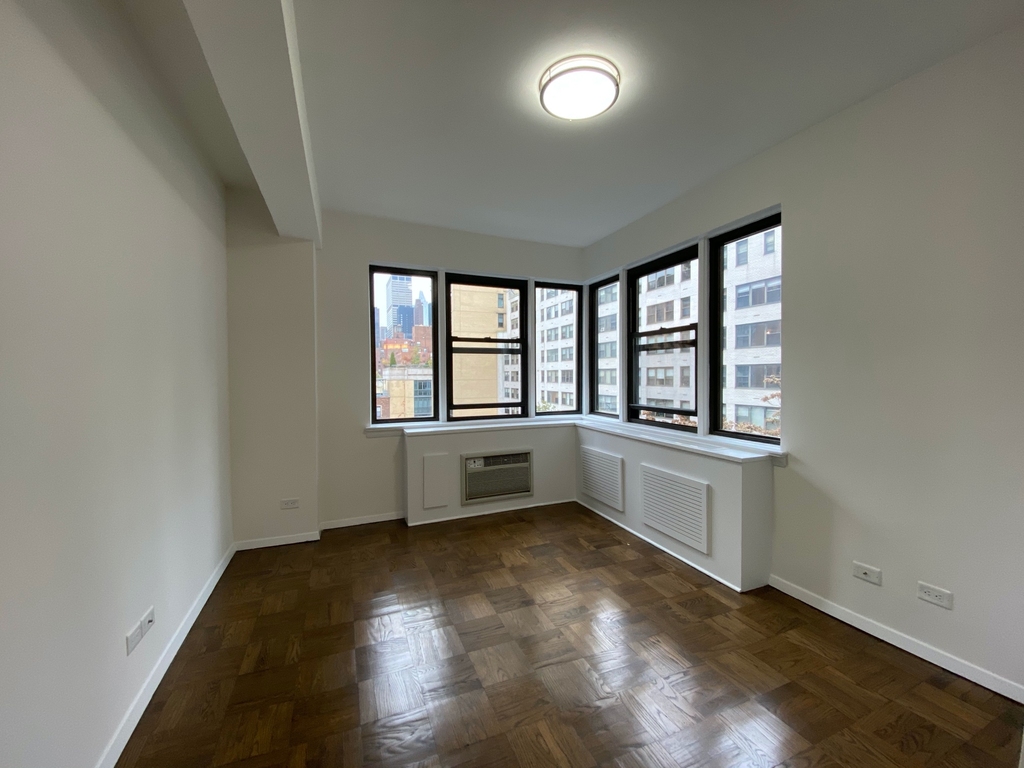 Beekman Place & E 51st Street  - Photo 1