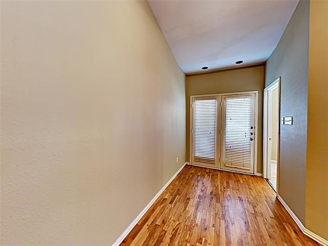 4104 N Hall Street - Photo 2