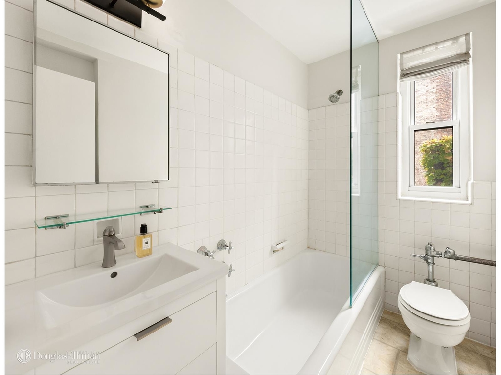 44 East 67th St - Photo 6