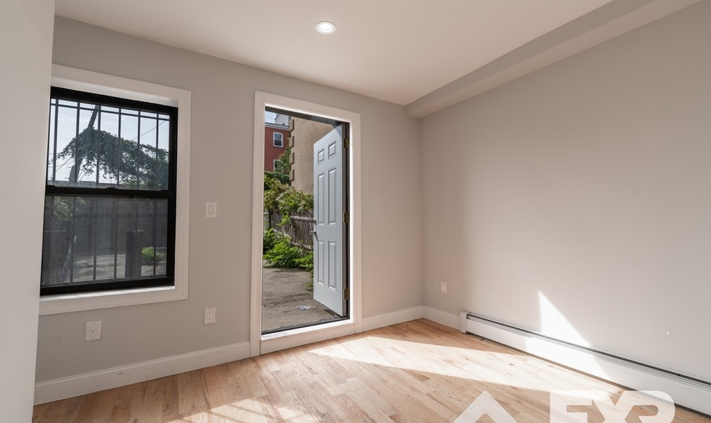 980 Dekalb Avenue - Photo 3