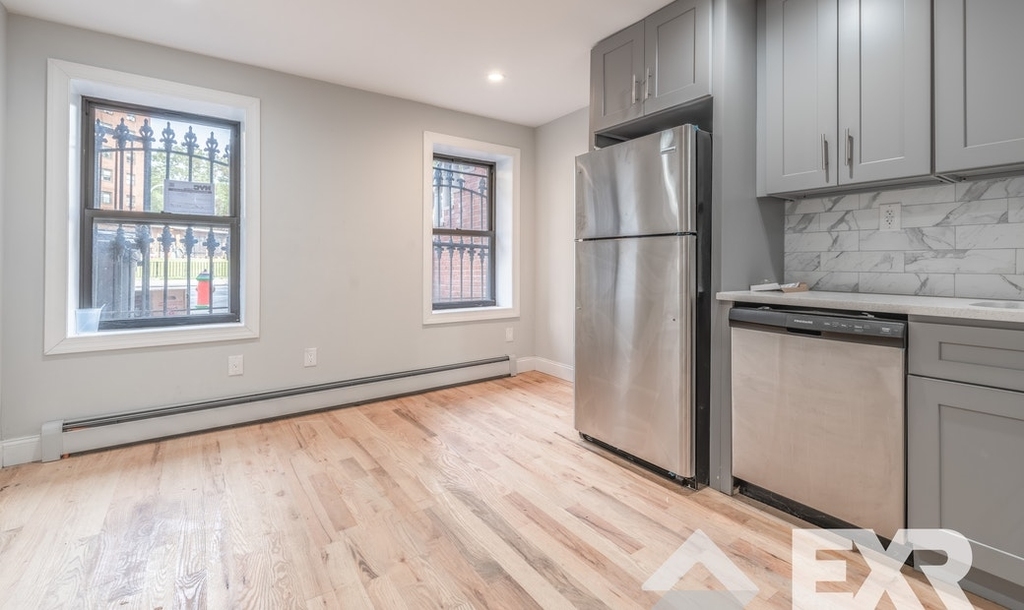 980 Dekalb Avenue - Photo 1