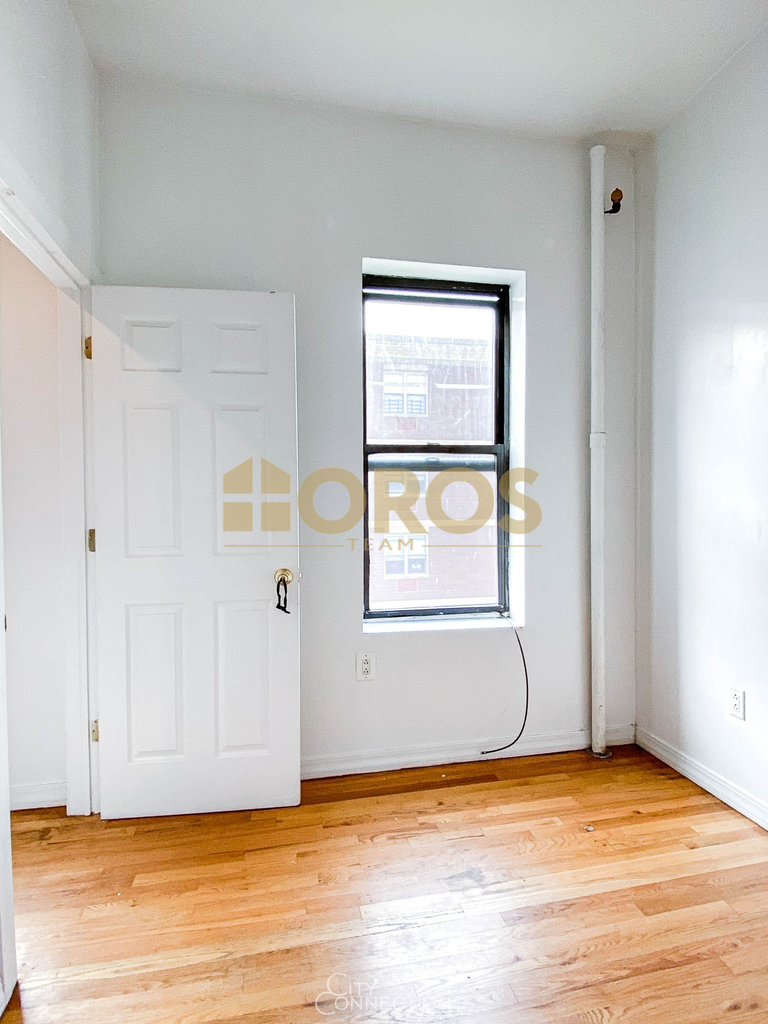 238 E 7th St - Photo 4