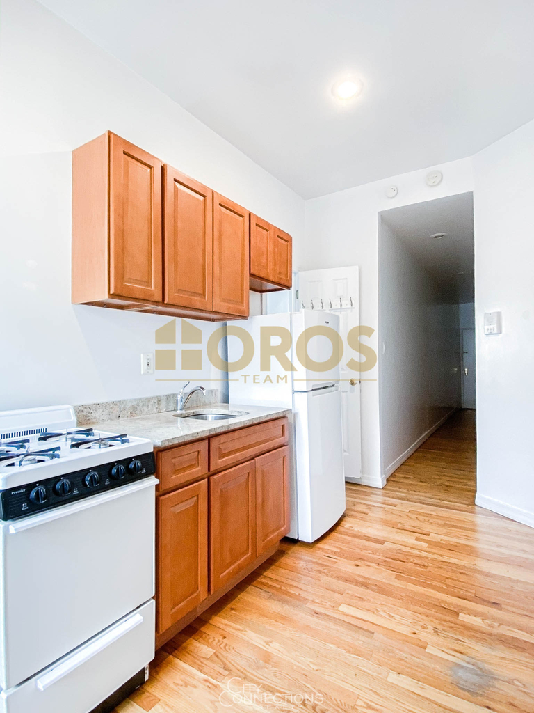 238 E 7th St - Photo 1