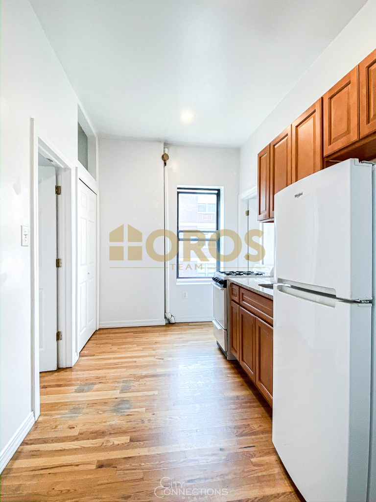 238 E 7th St - Photo 0