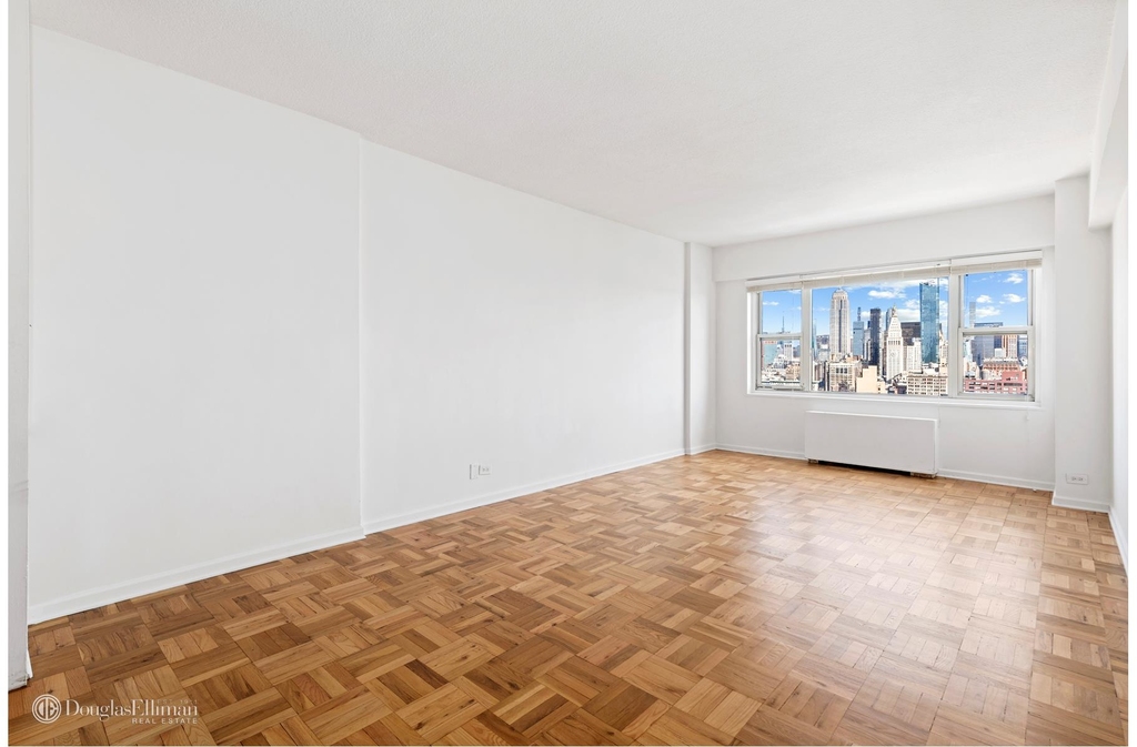 60 East 8th St - Photo 5