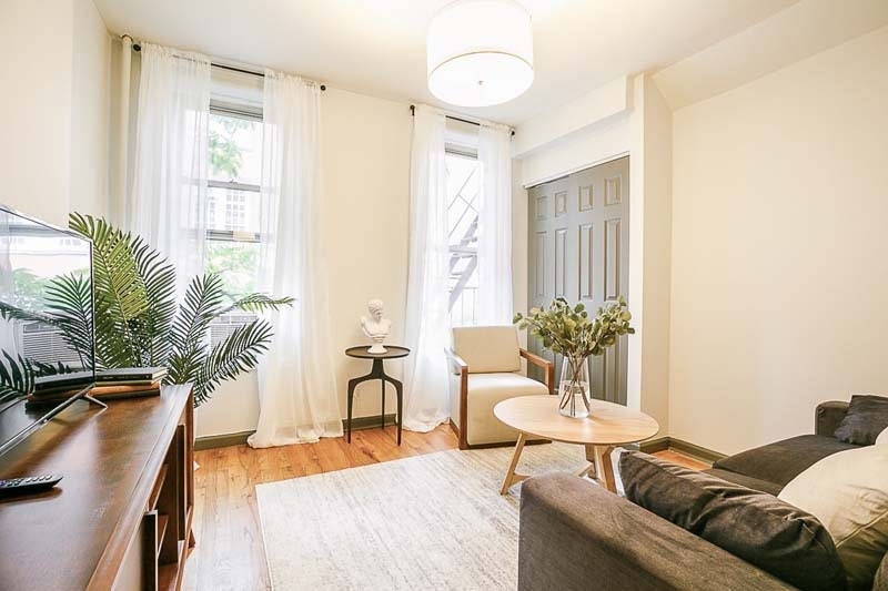 306 East 83rd Street - Photo 4