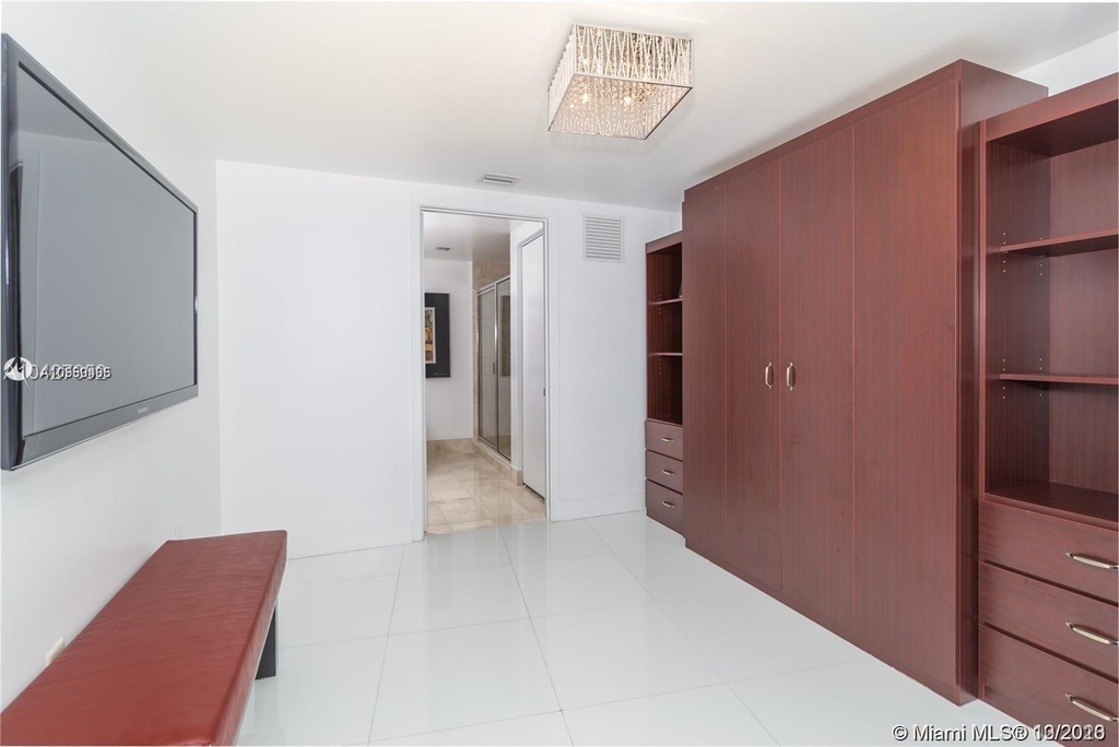 18201 Collins Ave - Photo 8