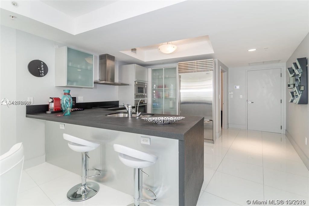 18201 Collins Ave - Photo 2