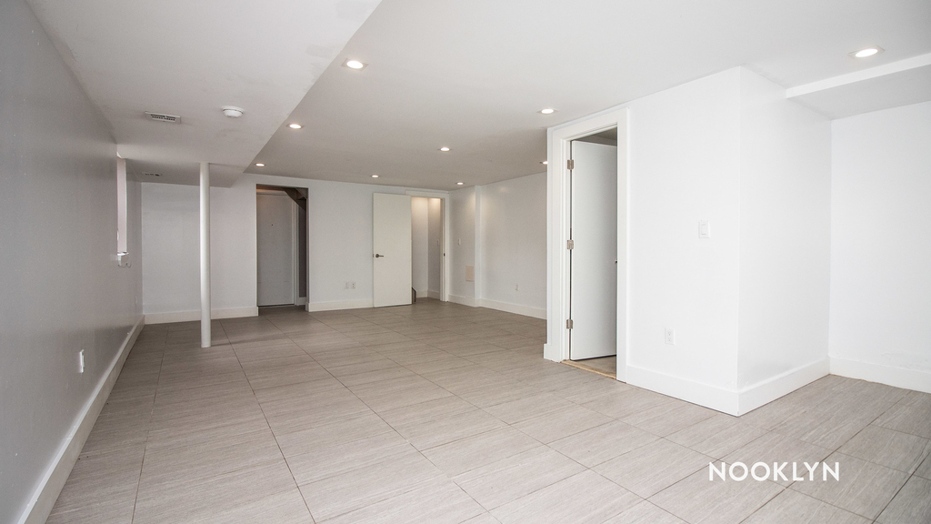 448 Empire Blvd - Photo 5